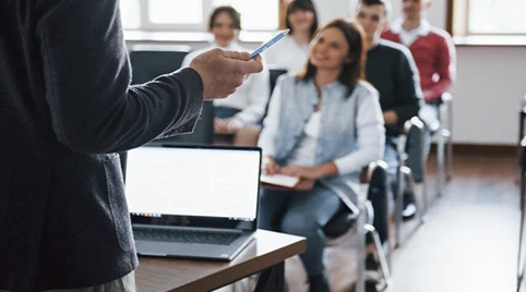 Maximiza el Valor de la Capacitación en tu Empresa: Estrategias para Asegurar el Presupuesto Necesario en 2024