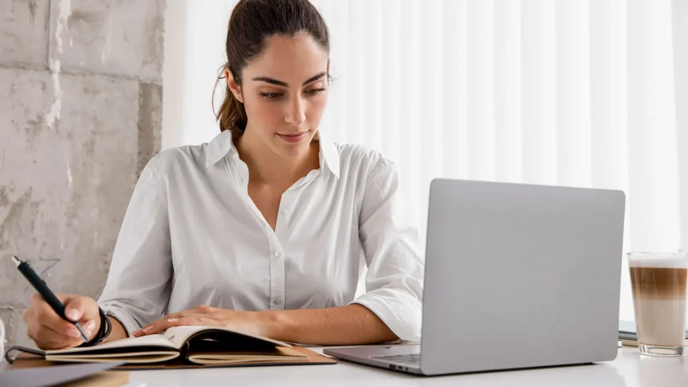 Microlearning en acción: La solución inteligente para formar líderes que no tienen tiempo que perder